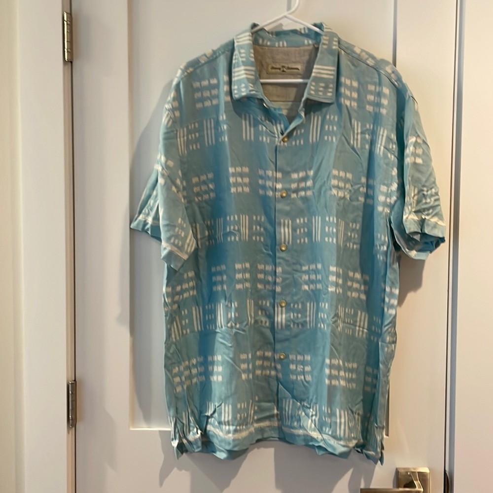 Light blue XXL Tommy Bahama camp shirt